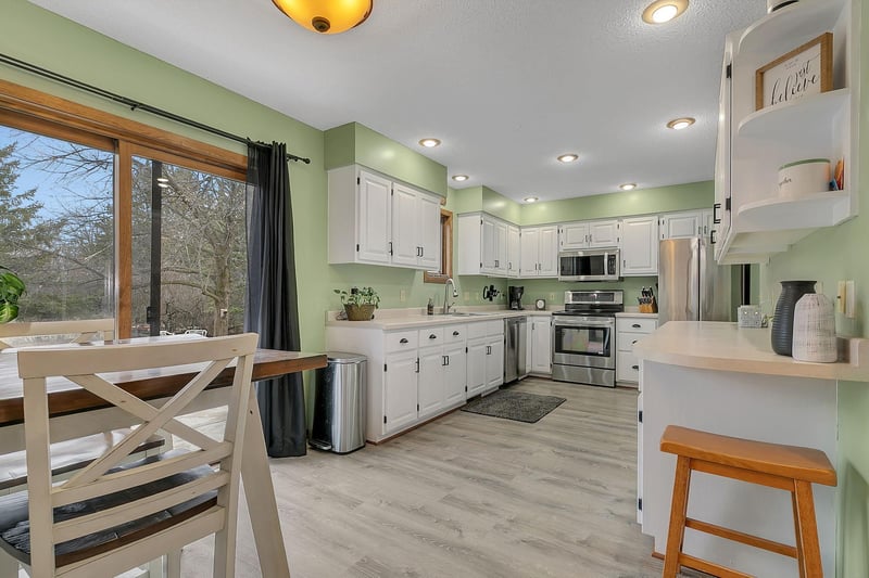 680 E Isle St, Isle, MN 56342