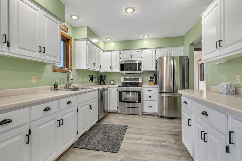 680 E Isle St, Isle, MN 56342