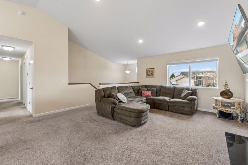 1192 Farmers Ln, Belle Plaine, MN 56011