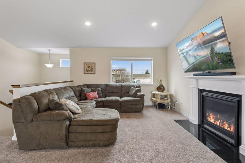 1192 Farmers Ln, Belle Plaine, MN 56011