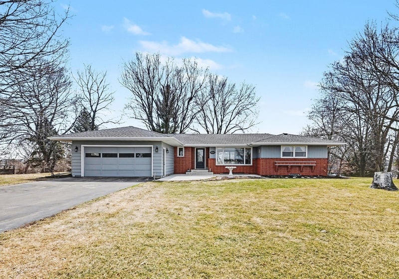 704 Main St W, New Prague, MN 56071