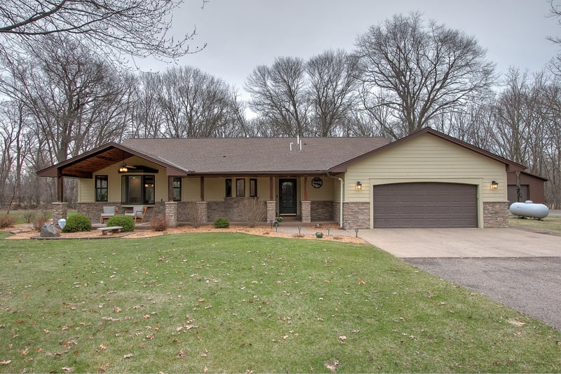 32475 Goldenrod St NW, Cambridge, MN 55008