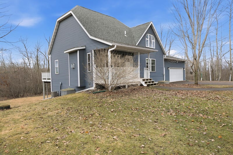 1195 395th St, Isle, MN 56342