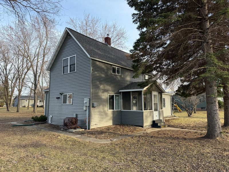 1106 13th St N, Benson, MN 56215