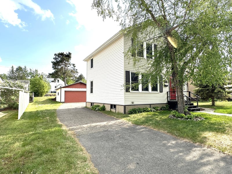 638 E James St, Ely, MN 55731