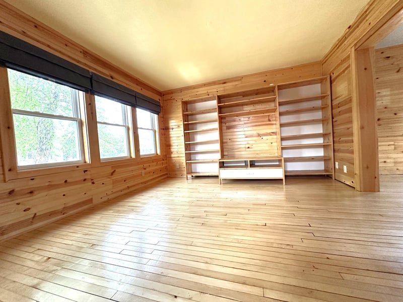 638 E James St, Ely, MN 55731