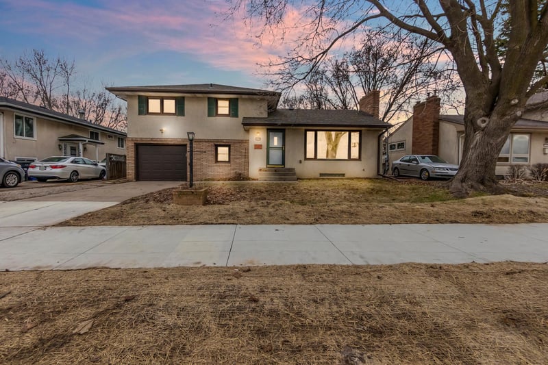 1479 Winthrop St, Saint Paul, MN 55119