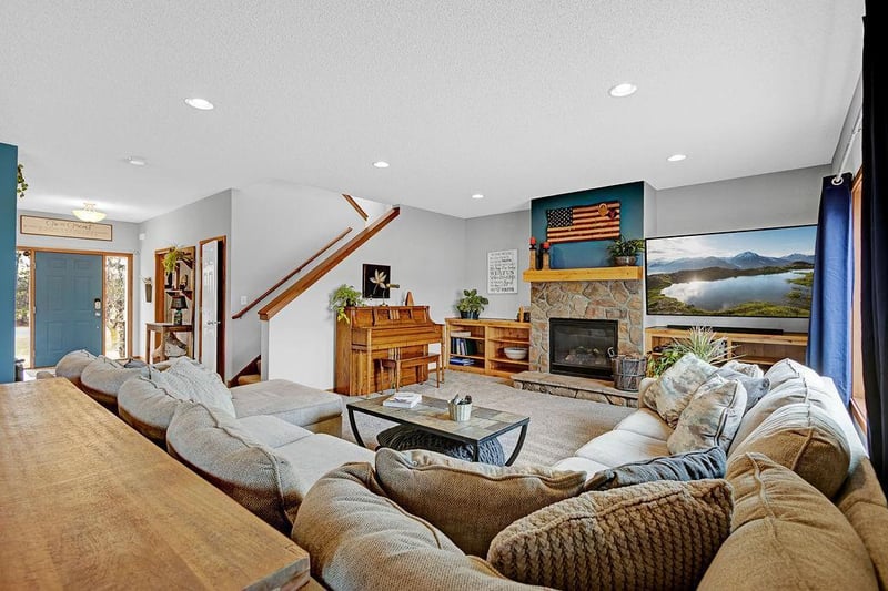 10551 Lanesboro Way, North Branch, MN 55056