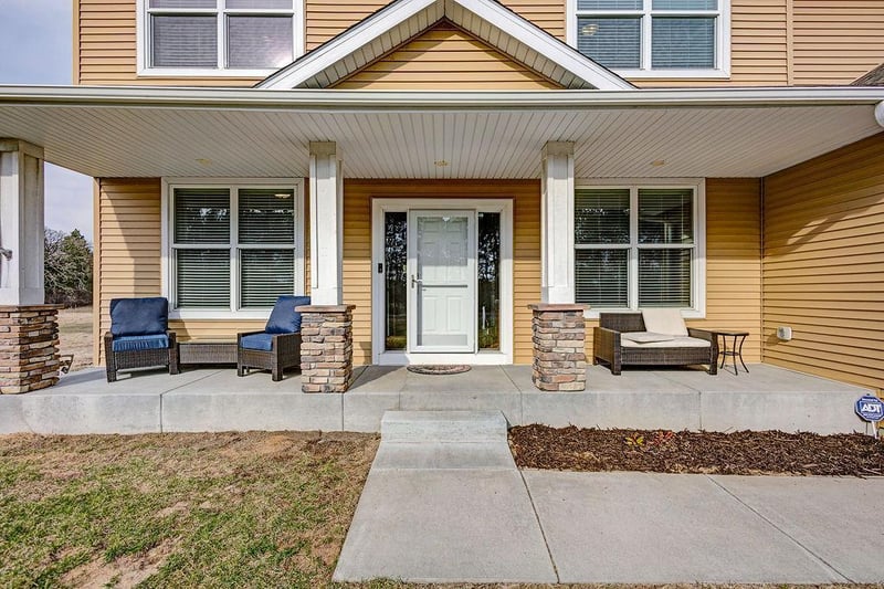 10551 Lanesboro Way, North Branch, MN 55056