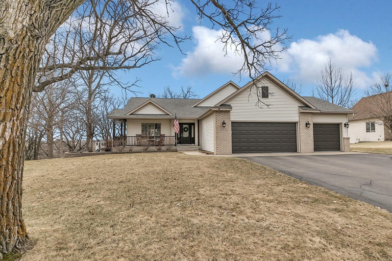 941 Oak Crest Dr, Sauk Rapids, MN 56379