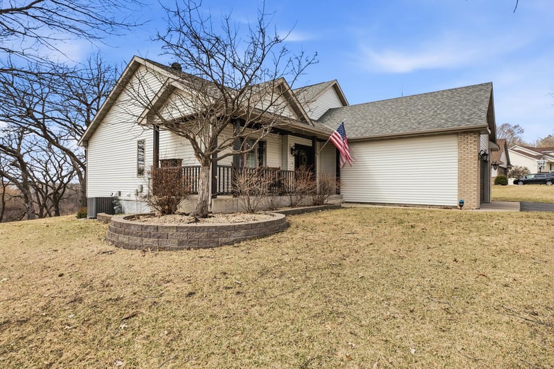 941 Oak Crest Dr, Sauk Rapids, MN 56379