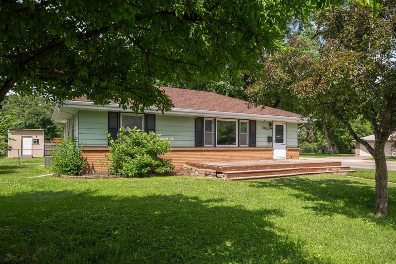 8200 16th Ave S, Bloomington, MN 55425