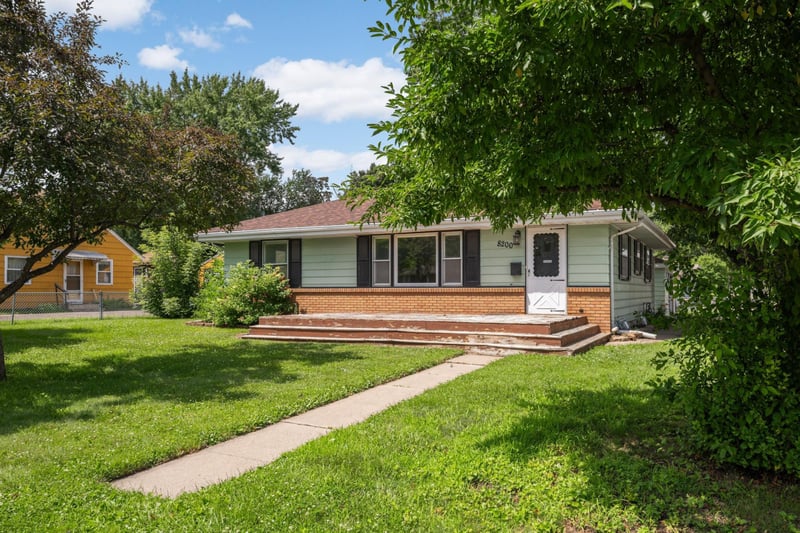 8200 16th Ave S, Bloomington, MN 55425