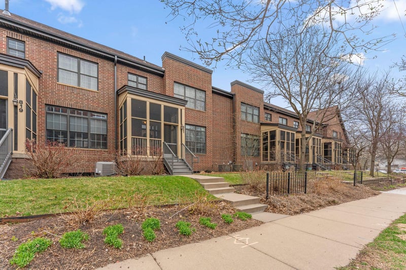 821 Thornton St SE, Minneapolis, MN 55414