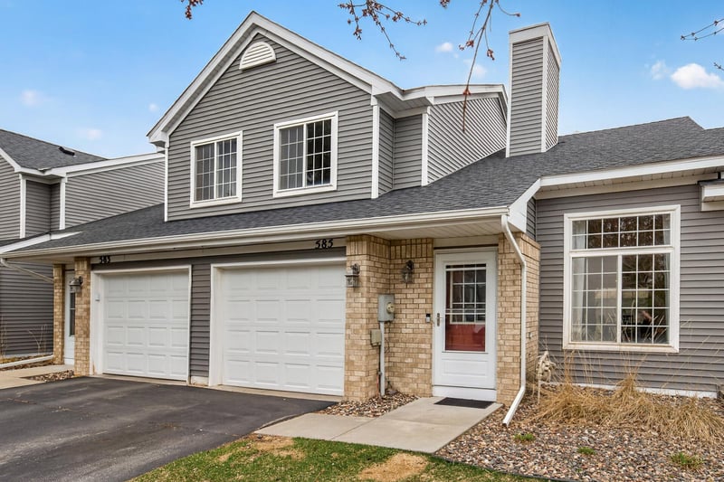 585 Mission Hills Way W, Chanhassen, MN 55317