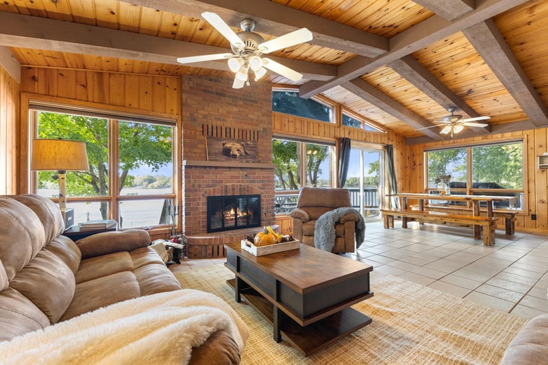 33190 Marmon St NE, Cambridge, MN 55008