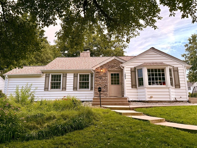 1803 Arona St, Falcon Heights, MN 55113