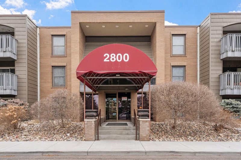 2800 Hamline Ave N #329, Roseville, MN 55113