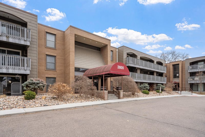 2800 Hamline Ave N #329, Roseville, MN 55113