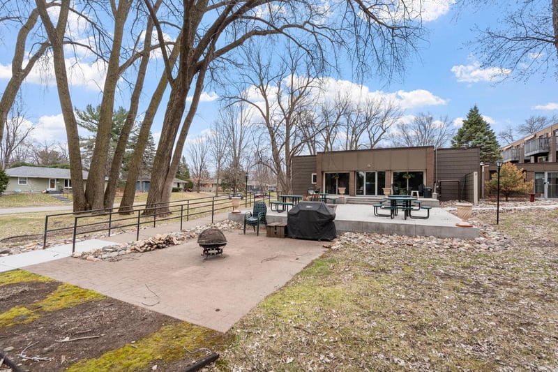 2800 Hamline Ave N #329, Roseville, MN 55113