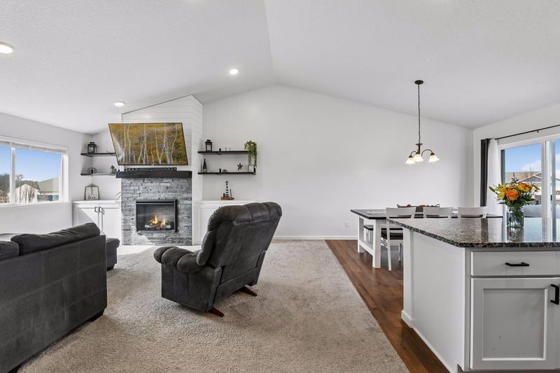 940 Lakewood Trl, Norwood Young America, MN 55397