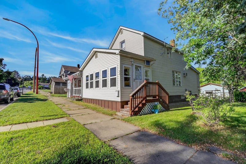 120 4th St, Nashwauk, MN 55769