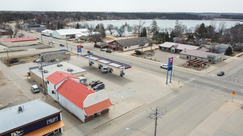 16 Main St SE, Menahga, MN 56464