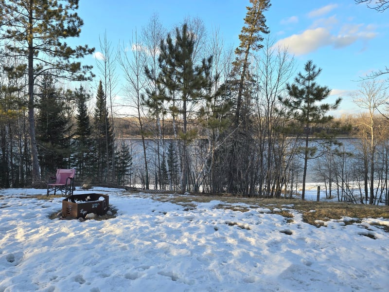 312 Shorewood Dr, International Falls, MN 56649