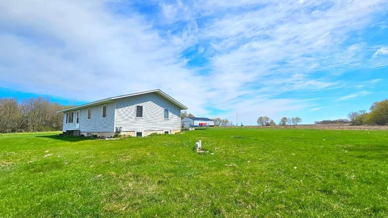 16404 440th Ave, Morris, MN 56267