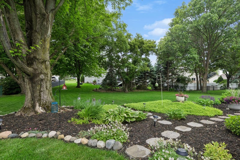 5933 Bayberry Dr, White Bear Twp, MN 55110