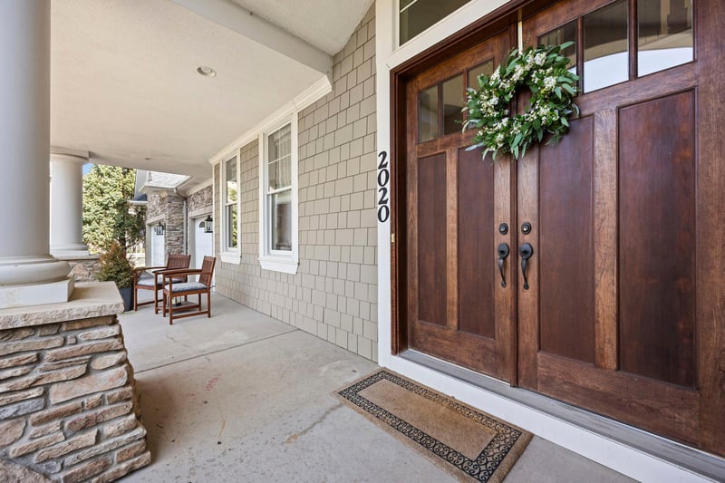 2020 Edgewood Ct, Chanhassen, MN 55317