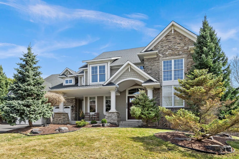 2020 Edgewood Ct, Chanhassen, MN 55317