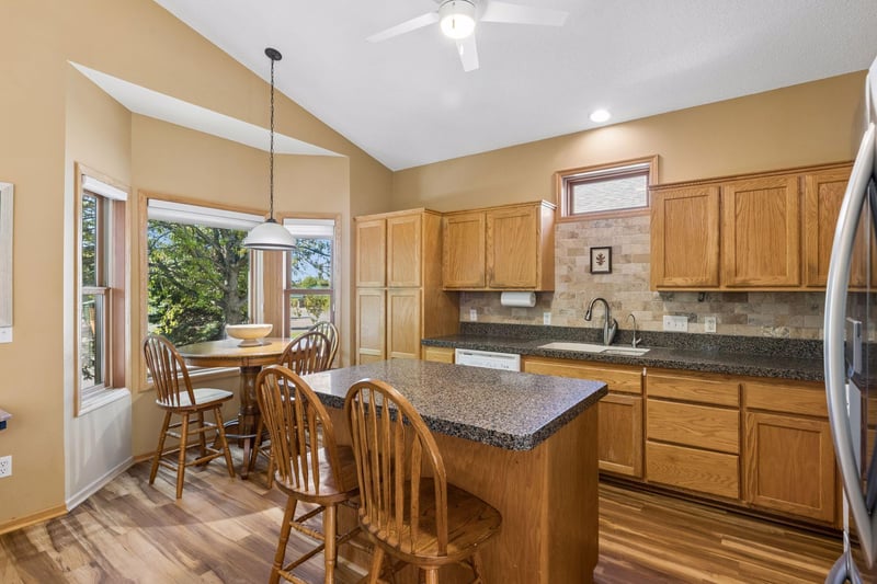 724 Gilfillan Ln, White Bear Twp, MN 55127