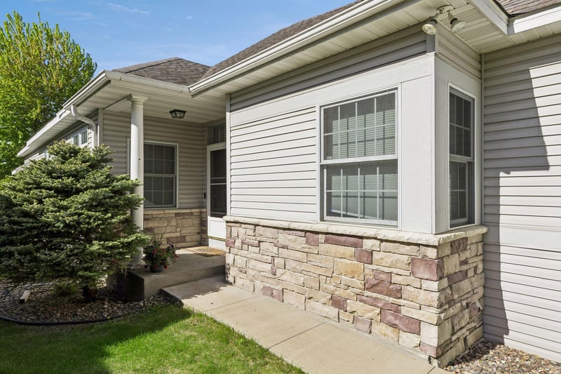 724 Gilfillan Ln, White Bear Twp, MN 55127