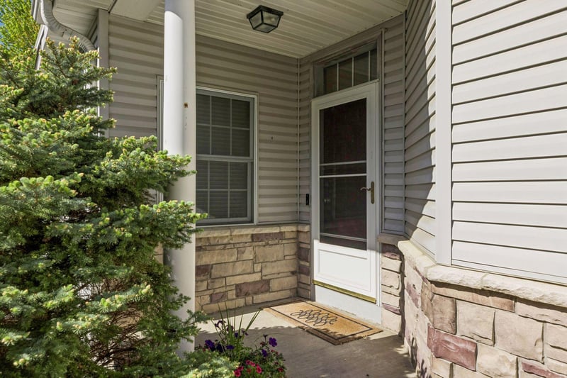 724 Gilfillan Ln, White Bear Twp, MN 55127