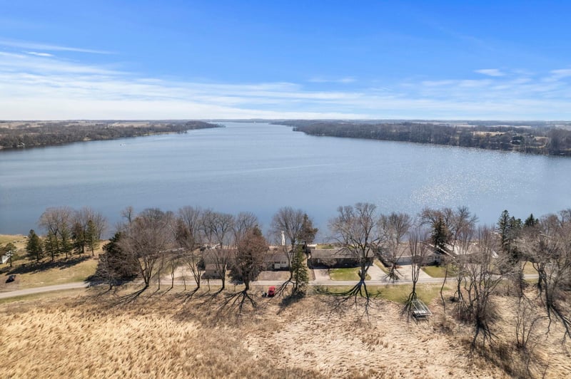 49097 Sportsmans Ln, Waterville, MN 56096