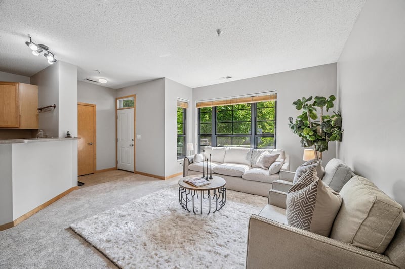 820 Emerald St #110, Saint Paul, MN 55114