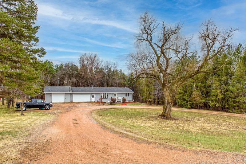 11841 W 250th St, Belle Plaine, MN 56011