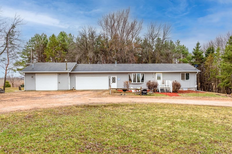11841 W 250th St, Belle Plaine, MN 56011