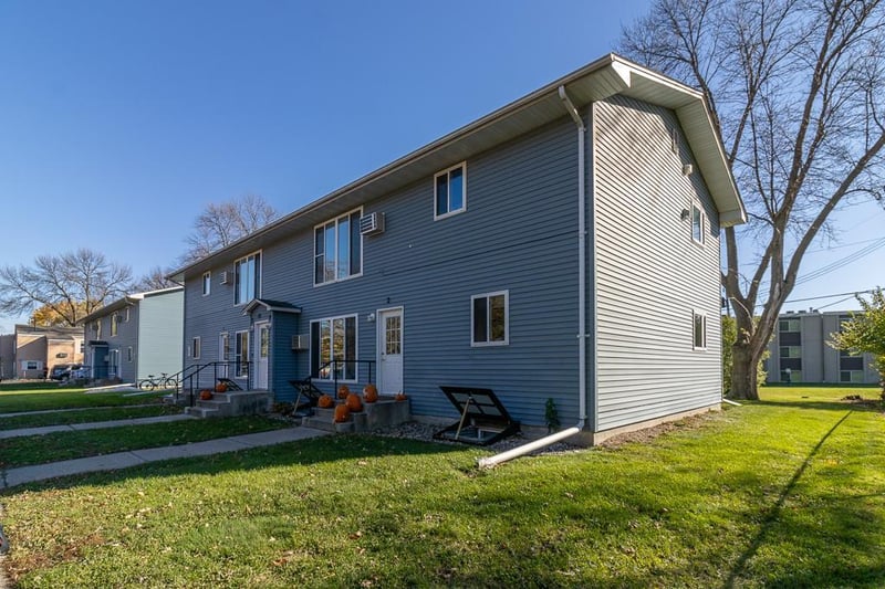 113 119 E Welcome Ave, Mankato, MN 56001