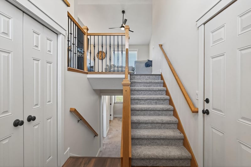 929 Farmers Ridge Trl, Belle Plaine, MN 56011