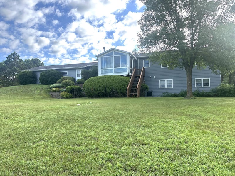 6049 Rolling Hills Dr SW, Montevideo, MN 56265
