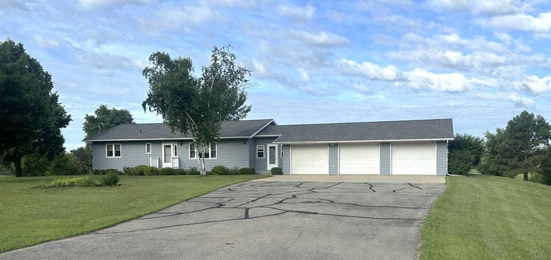 6049 Rolling Hills Dr SW, Montevideo, MN 56265