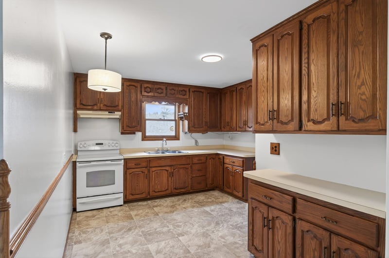7939 Pleasant View Dr NE, Spring Lake Park, MN 55432