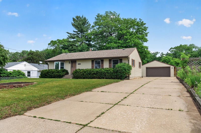 7939 Pleasant View Dr NE, Spring Lake Park, MN 55432