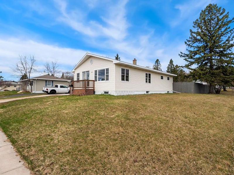 68 Edison Blvd, Silver Bay, MN 55614