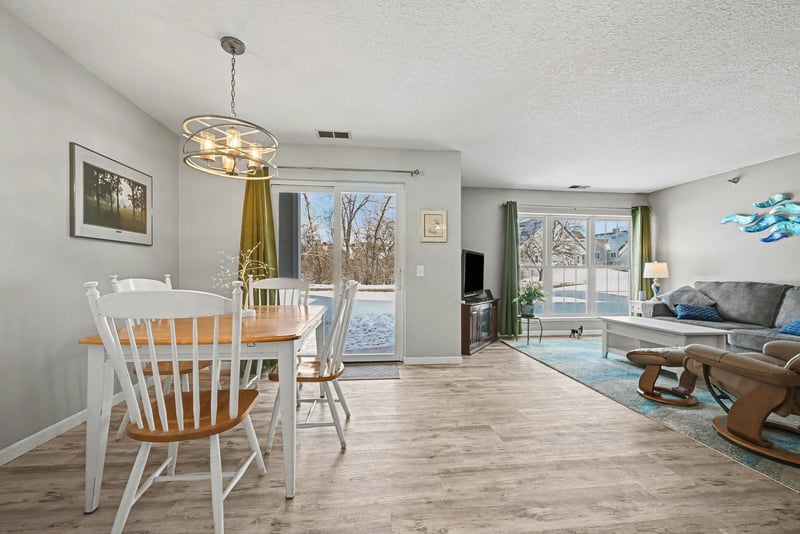 6165 Chasewood Pw #1, Hopkins, MN 55343