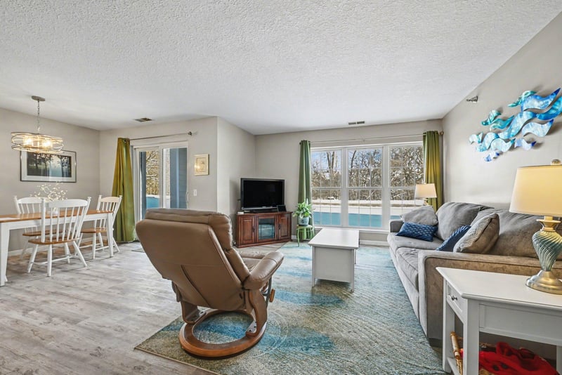 6165 Chasewood Pw #1, Hopkins, MN 55343