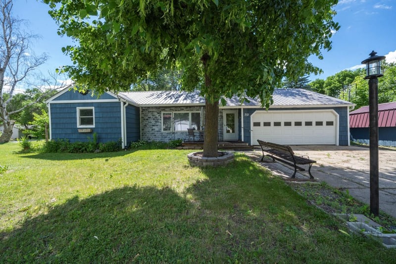 712 Meadowlark Dr SW, Alexandria, MN 56308
