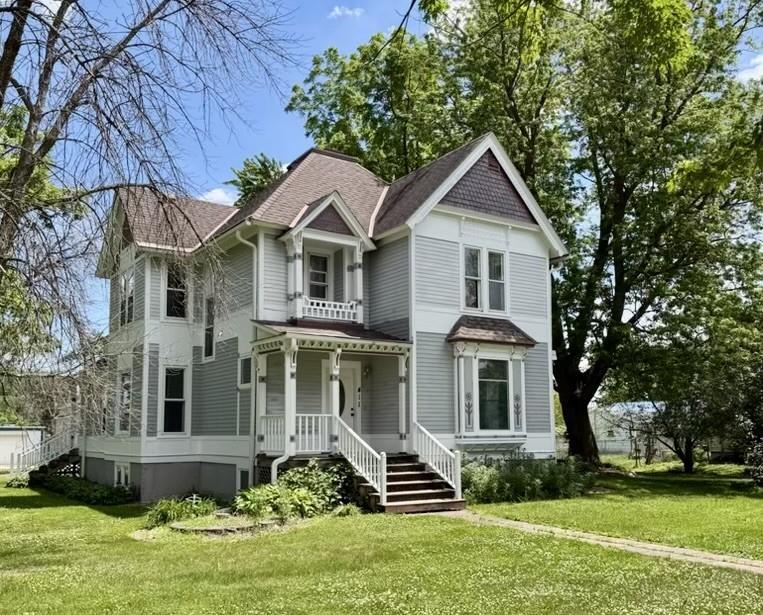 411 2nd St, Lyle, MN 55953